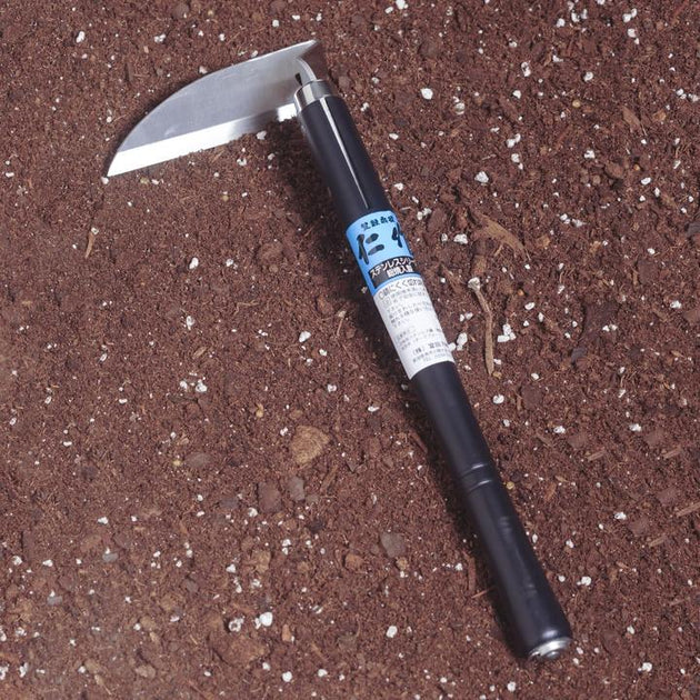 Nisaku Japanese Sankaku or Delta Hoe for Multi Use Gardening Jobs