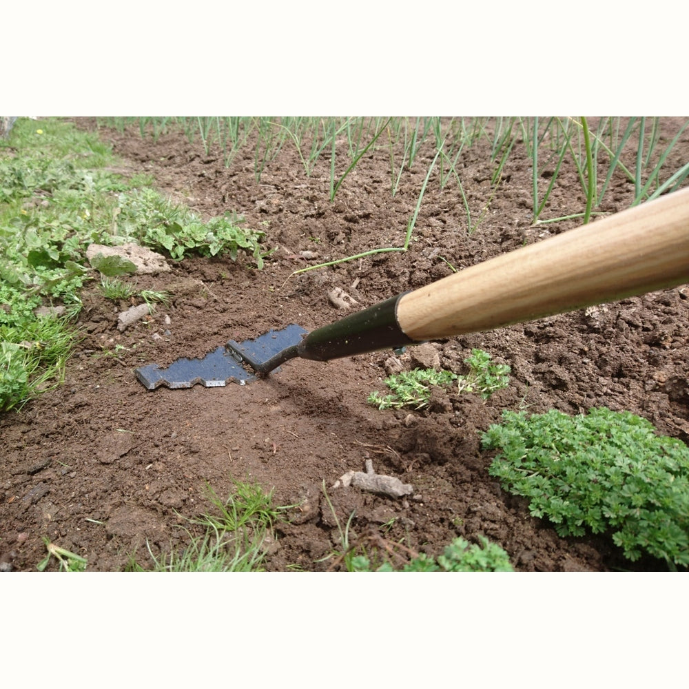 Corona Heavy Duty Weeding Hoe - 175mm (7 Inches) Blade - Large Item