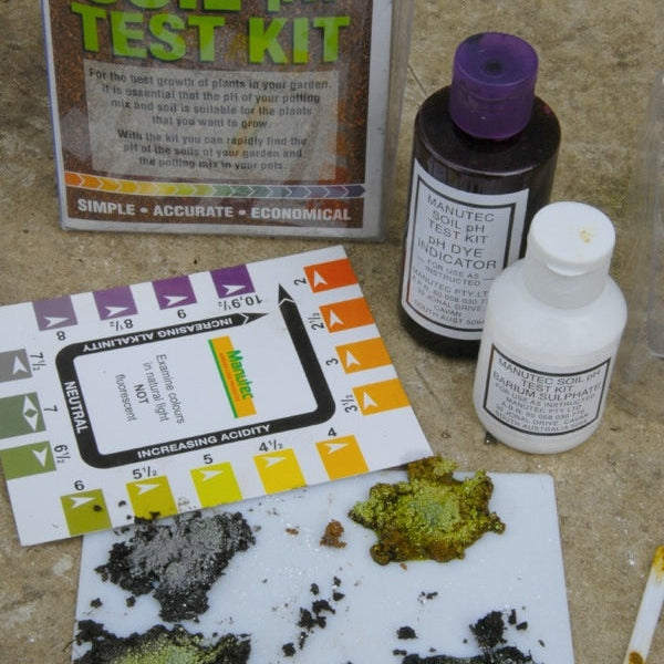 Soil pH Test Kit by Manutec