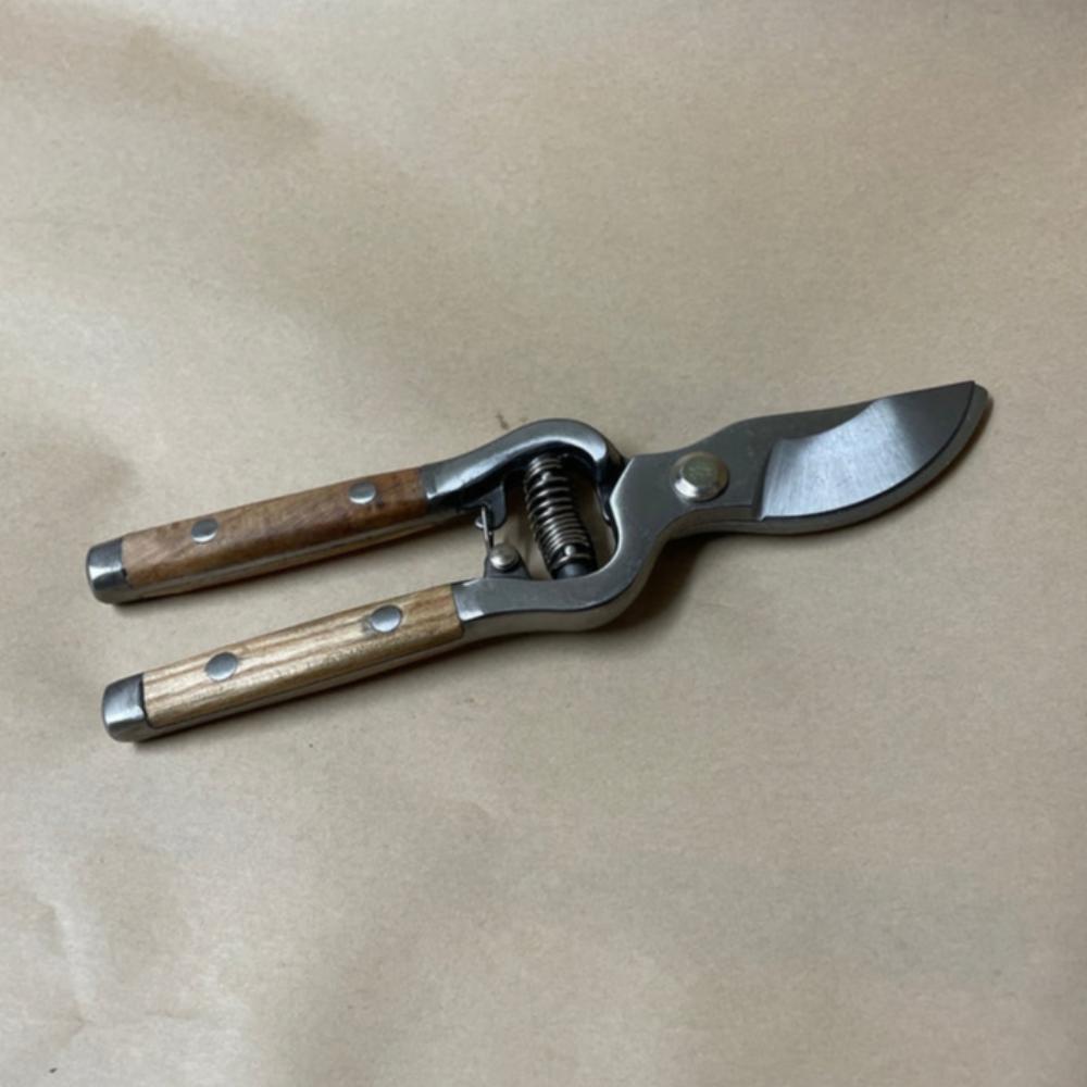 Ashwood Traditional Garden Secateur with Stainless Steel Blades and Ash Wood Handles.
