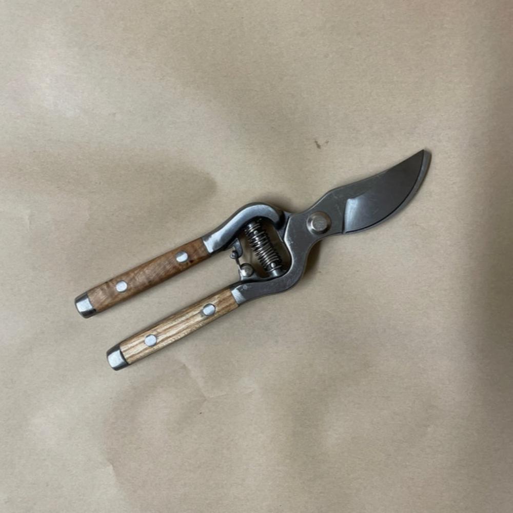 Ashwood Traditional Garden Secateur with Stainless Steel Blades and Ash Wood Handles.
