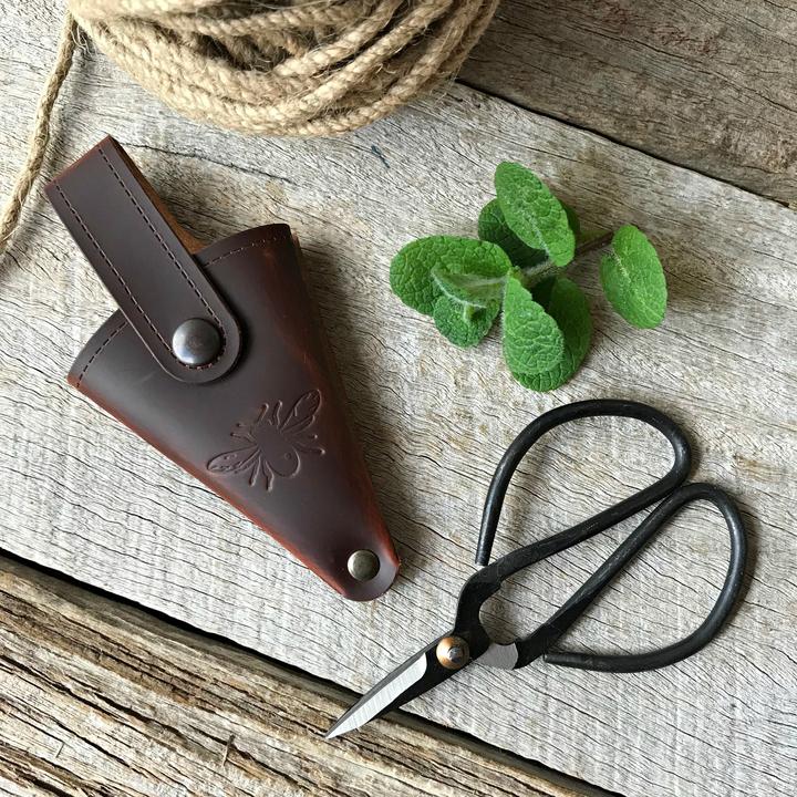 Metal Scissors in Recycled Leather Pouch