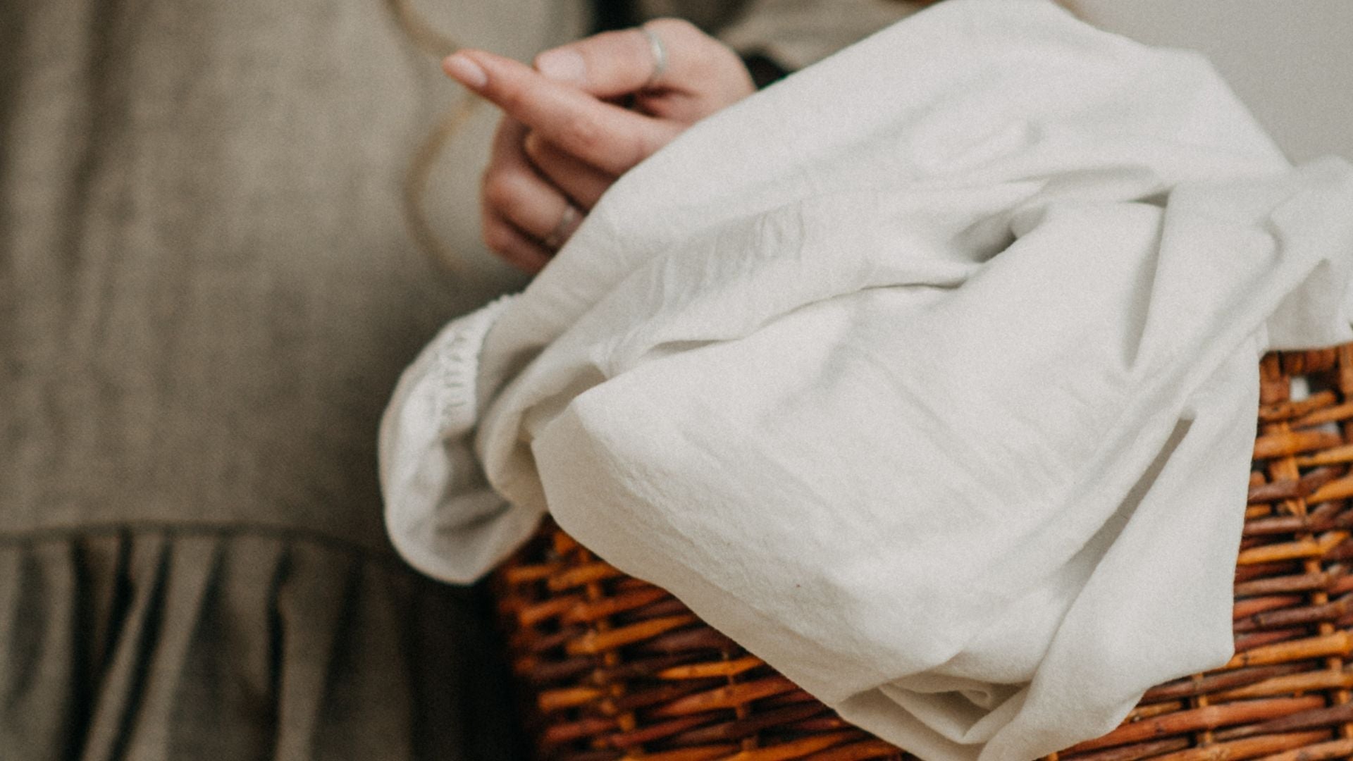 Natural Laundry Guide: How to wash your clothes safely