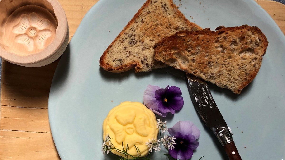 How To Use A Wooden Butter Mould - Urban Revolution