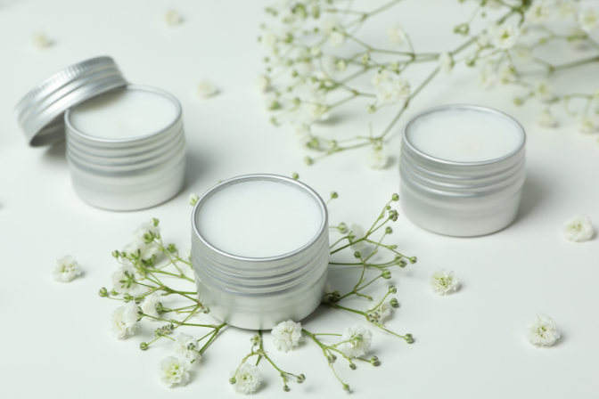 Lip balm tins with flowers