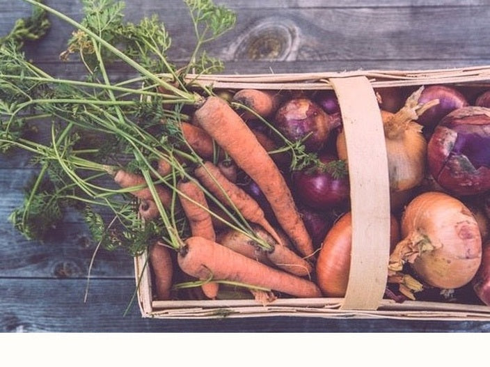 Carrots in basket with onions