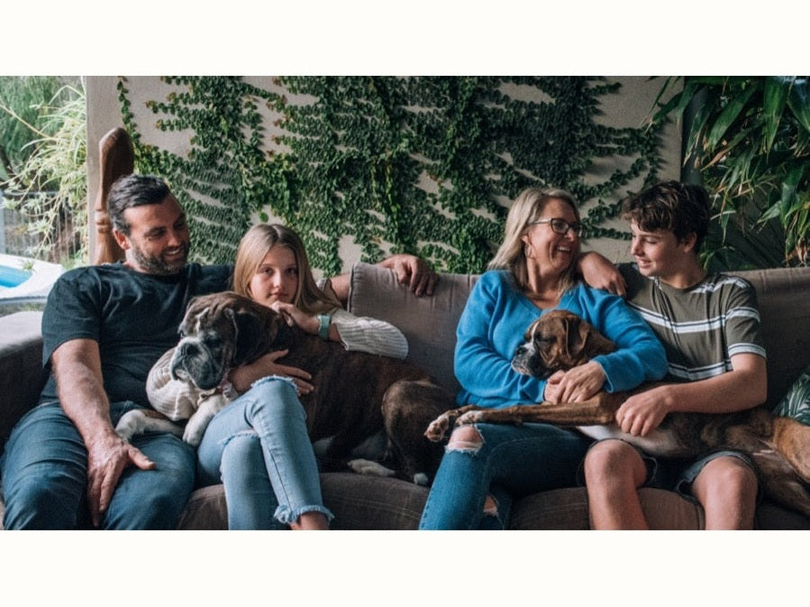 Family of Tini and Anthony Quinlan and dogs
