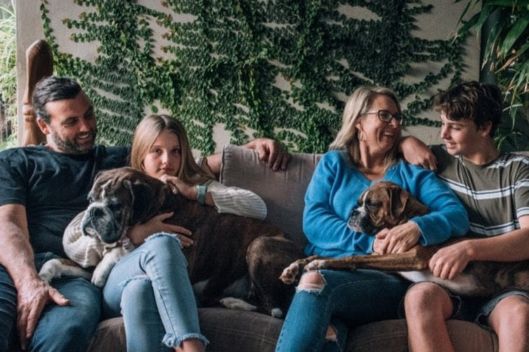 Family of Tini and Anthony Quinlan and dogs