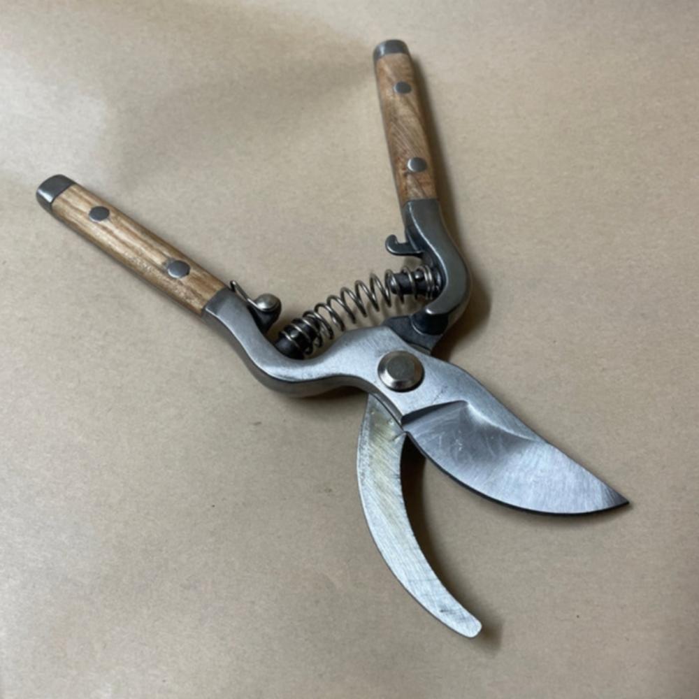 Ashwood Traditional Garden Secateur with Stainless Steel Blades and Ash Wood Handles.