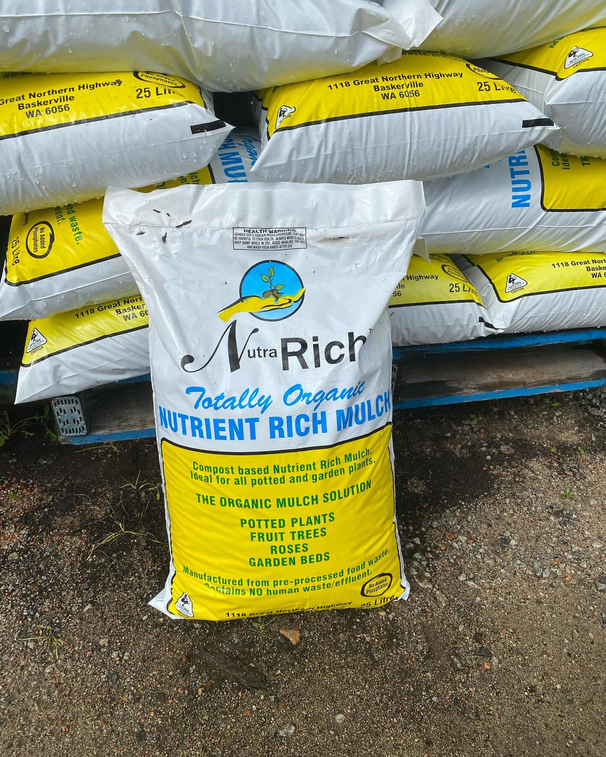 Bag of Nutrarich straw mulch