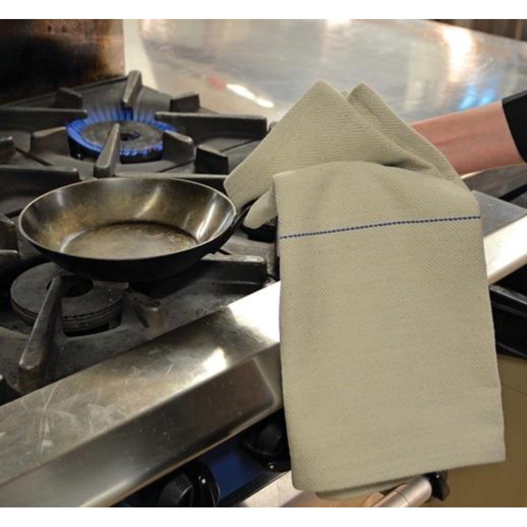 Using the Herringbone Oven Cloth from Heaven In Earth to Lift a Hot Frying Pan