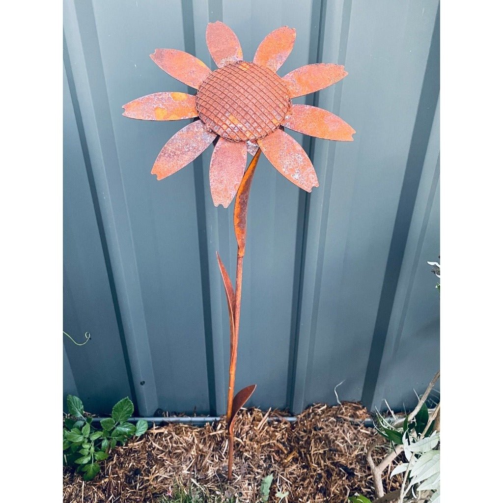 Decorative Daisy Garden Stake - Metal with Rust Finish