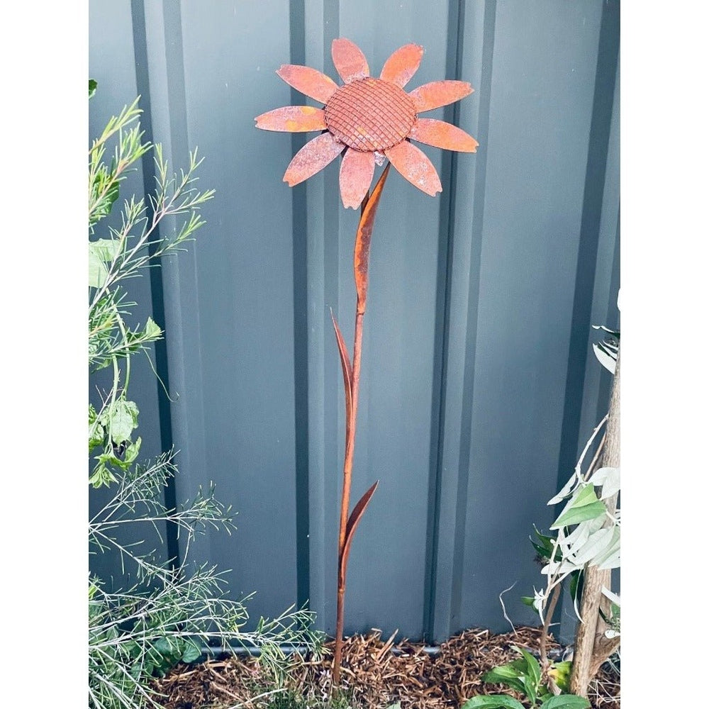 Decorative Rust Finish Daisy Garden Stake - Alfresco Gardenware